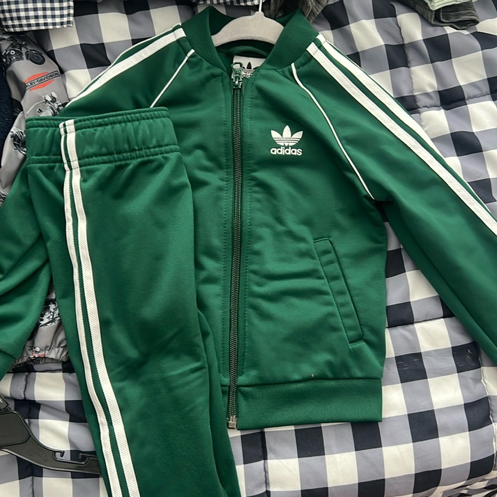 Great condition toddler tracksuit 18 to 24 months – green